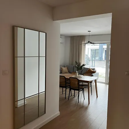 Mieszkanie Z Ogrodkiem *