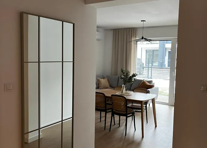 Mieszkanie Z Ogrodkiem *